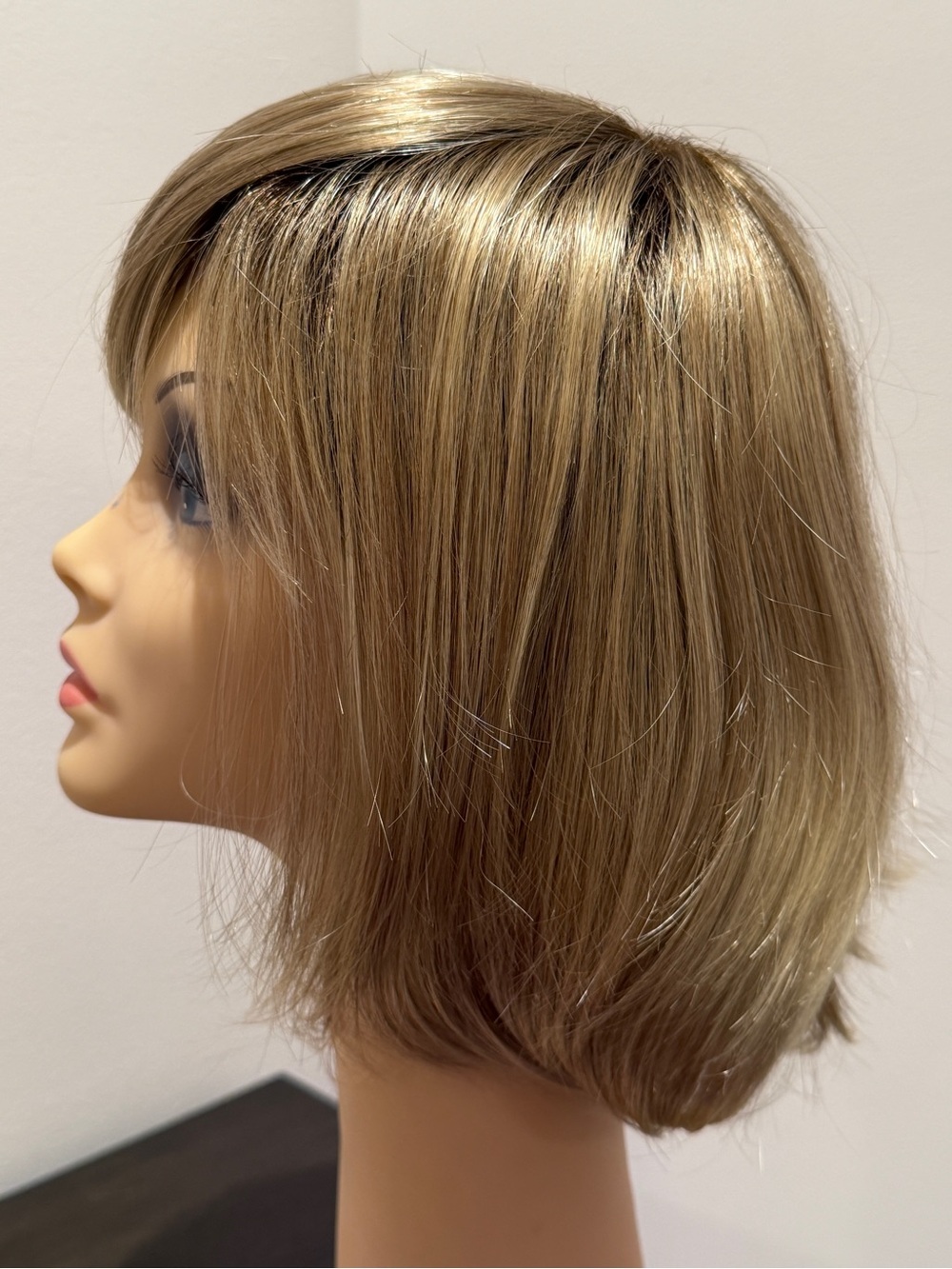 Estetica Light Blonde Short Layered Women’s Wig Style Heather 0203 - Picture 2 of 11